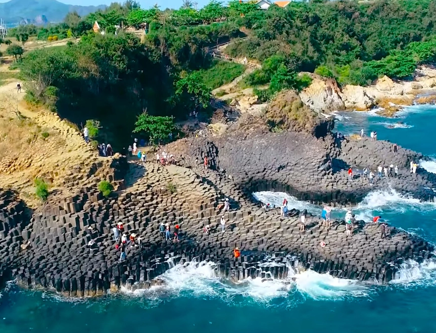 Chiêm ngưỡng vẻ kỳ thú của ghềnh Đá Đĩa