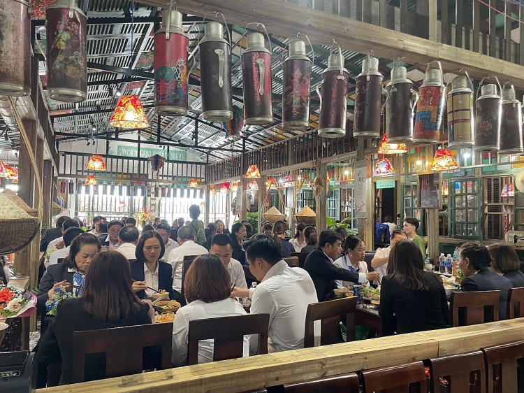 Ngược miền ký ức với quán cơm Bao Cấp