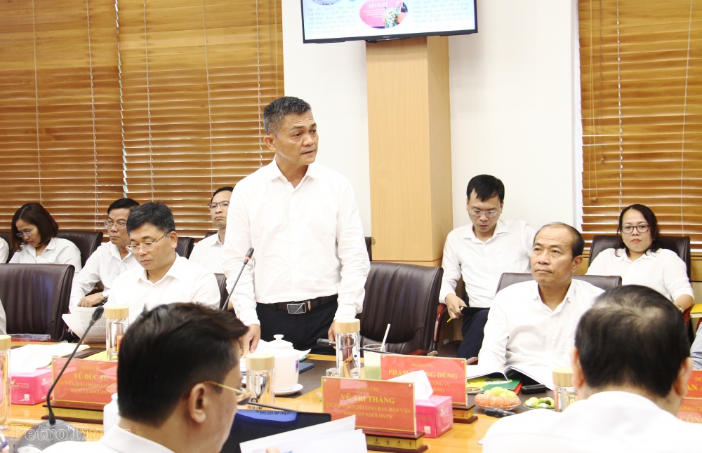 Thường trực Đảng ủy Khối DNTƯ làm việc với Đảng ủy PVCFC