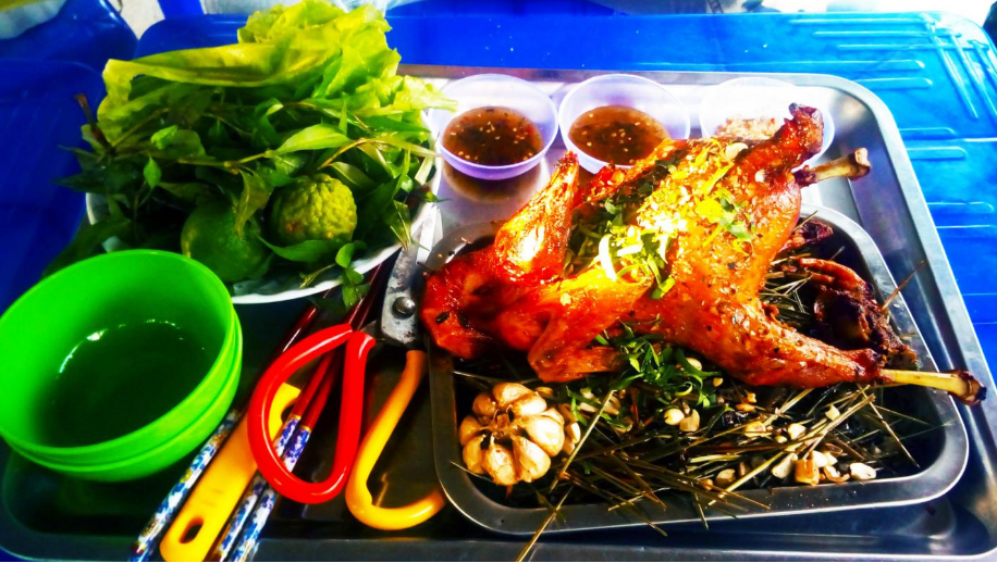 Về Tri Tôn - An Giang thưởng thức hương vị gà đốt Ô Thum