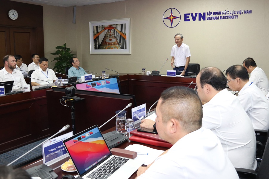 Ông Trần Đình Nhân – Tổng giám đốc EVN phát biểu tại hội nghị Ông Trần Đình Nhân – Tổng giám đốc EVN phát biểu tại hội nghị