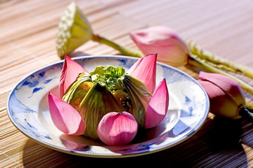 Khám phá ẩm thực cung đình từ sen Huế