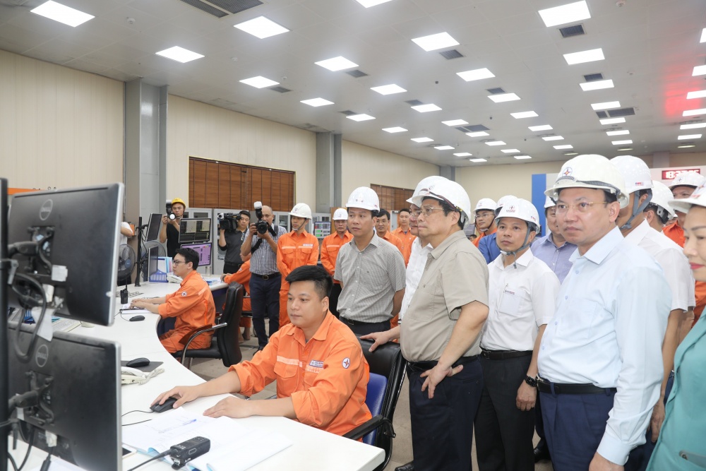 Thủ tướng yêu cầu cung ứng đủ điện cho sản xuất và tiêu dùng của nhân dân