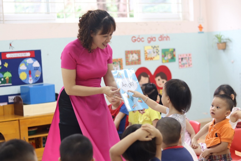 Tăng lương, vì sao công chức vẫn bỏ việc?