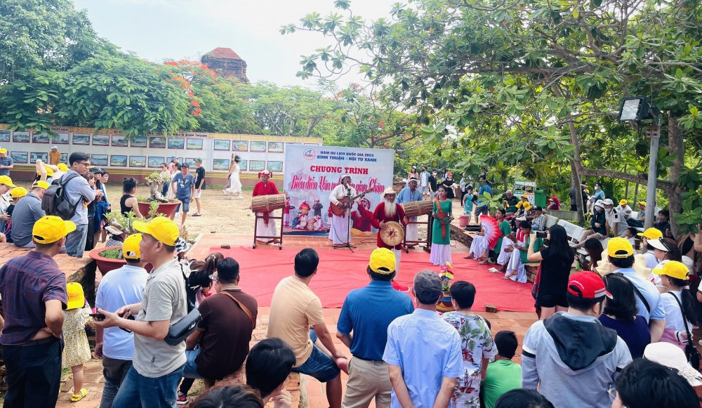 Tháp Pô Sah Inư: Điểm tham quan mang đậm văn hóa đặc sắc của cộng đồng người Chăm Bình Thuận