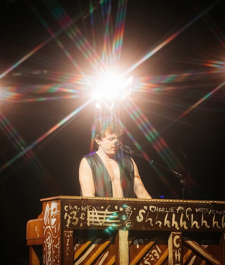 Nha Trang là điểm đến đầu tiên tại châu Á của Charlie Puth