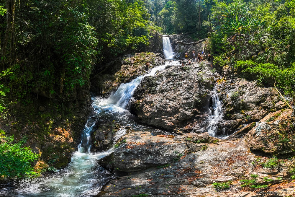 Khám phá thác Que Tua ở Măng Cành