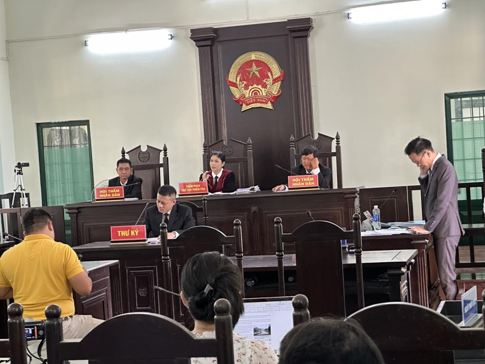 Người vu khống mùi hôi bãi rác Đa Phước, xúc phạm ông David Dương không chịu xin lỗi, phiên toà tiếp tục hoãn
