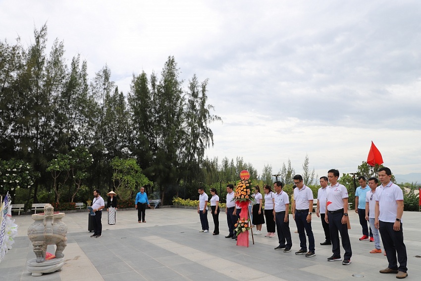 Đảng bộ PVU: Hành trình giáo dục truyền thống lịch sử, thăm Khu tưởng niệm chiến sĩ Gạc Ma và Tượng đài Cam Ranh Đảng bộ PVU: Hành trình giáo dục truyền thống lịch sử, thăm Khu tưởng niệm chiến sĩ Gạc Ma và Tượng đài Cam Ranh