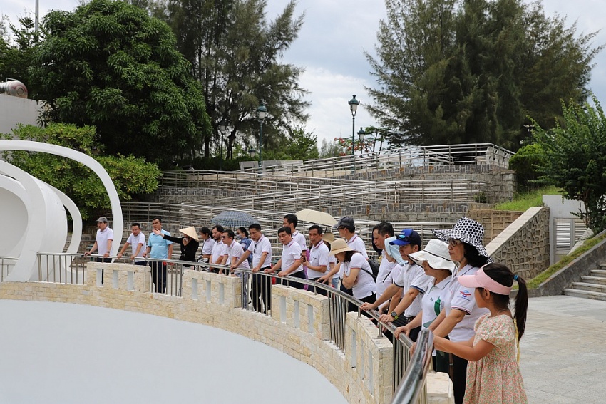 Đảng bộ PVU: Hành trình giáo dục truyền thống lịch sử, thăm Khu tưởng niệm chiến sĩ Gạc Ma và Tượng đài Cam Ranh Đảng bộ PVU: Hành trình giáo dục truyền thống lịch sử, thăm Khu tưởng niệm chiến sĩ Gạc Ma và Tượng đài Cam Ranh