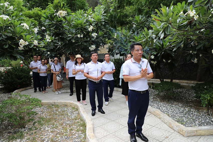 Đảng bộ PVU: Hành trình giáo dục truyền thống lịch sử, thăm Khu tưởng niệm chiến sĩ Gạc Ma và Tượng đài Cam Ranh Đảng bộ PVU: Hành trình giáo dục truyền thống lịch sử, thăm Khu tưởng niệm chiến sĩ Gạc Ma và Tượng đài Cam Ranh