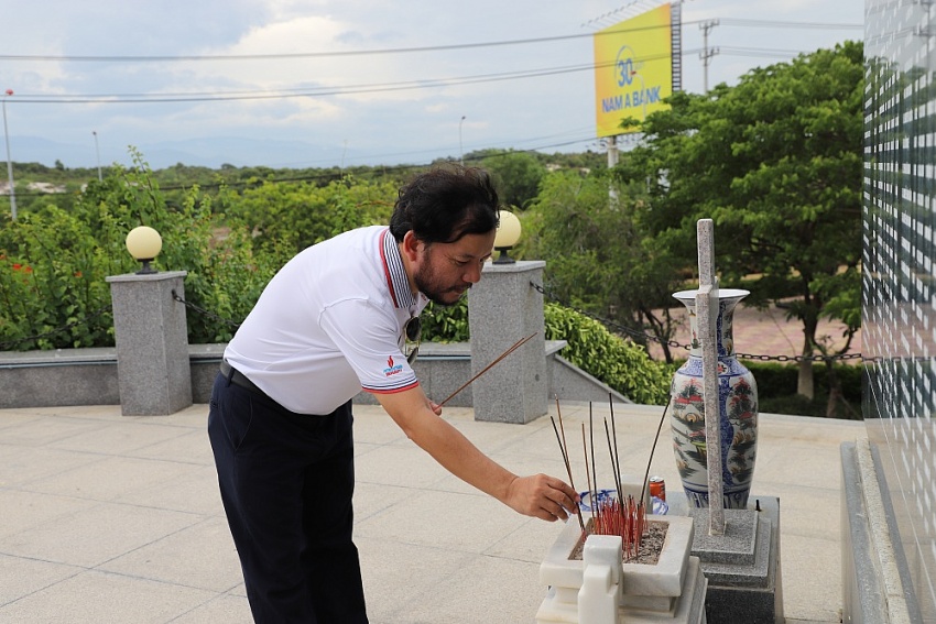 Đảng bộ PVU: Hành trình giáo dục truyền thống lịch sử, thăm Khu tưởng niệm chiến sĩ Gạc Ma và Tượng đài Cam Ranh Đảng bộ PVU: Hành trình giáo dục truyền thống lịch sử, thăm Khu tưởng niệm chiến sĩ Gạc Ma và Tượng đài Cam Ranh