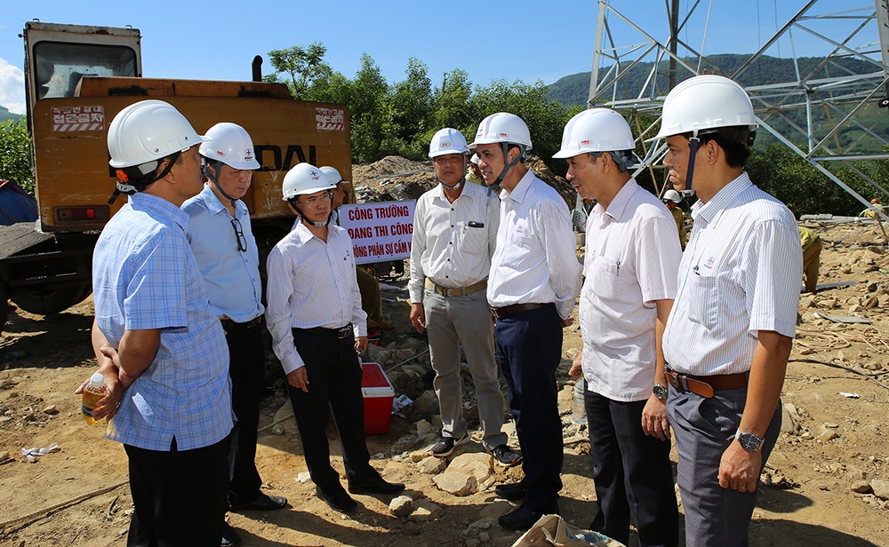 Xây dựng hệ thống truyền tải điện đồng bộ, hiện đại