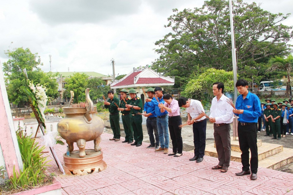 Hội CCB và Đoàn Thanh niên DQS tổ chức Chương trình về nguồn nhân kỉ niệm 76 năm Ngày Thương binh - Liệt sĩ 27/7 Hội CCB và Đoàn Thanh niên DQS tổ chức Chương trình về nguồn nhân kỉ niệm 76 năm Ngày Thương binh - Liệt sĩ 27/7
