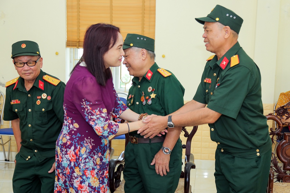 Công đoàn Dầu khí Việt Nam và Đoàn Thanh niên Tập đoàn thăm hỏi, tri ân các thương, bệnh binh tại Ninh Bình và Hà Nam
