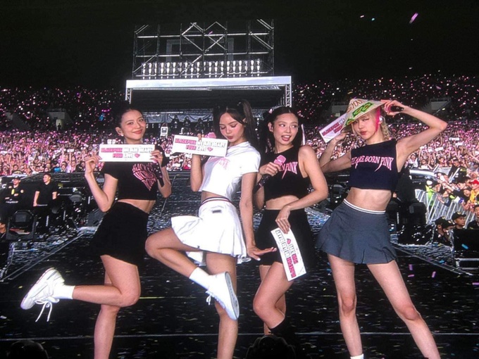 Nhà thiết kế Việt tiết lộ về trang phục biểu diễn của Blackpink - 5