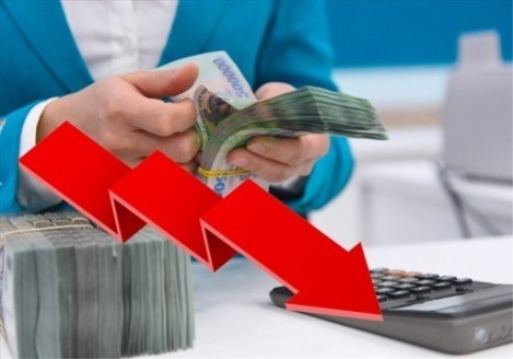 Tin ngân hàng ngày 5/8: Lãi suất tiết kiệm tiếp tục giảm mạnh Tin ngân hàng ngày 5/8: Lãi suất tiết kiệm tiếp tục giảm mạnh