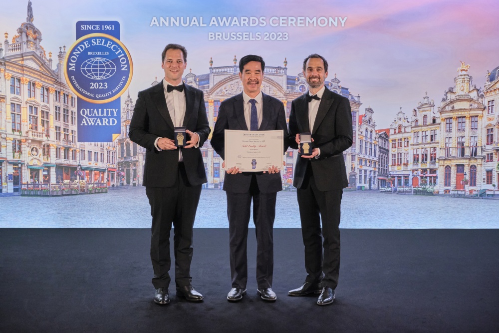 Vinamilk giành Giải vàng chất lượng cho cả sữa tươi và sữa hạt tại Giải thưởng Monde Selection (Bỉ)