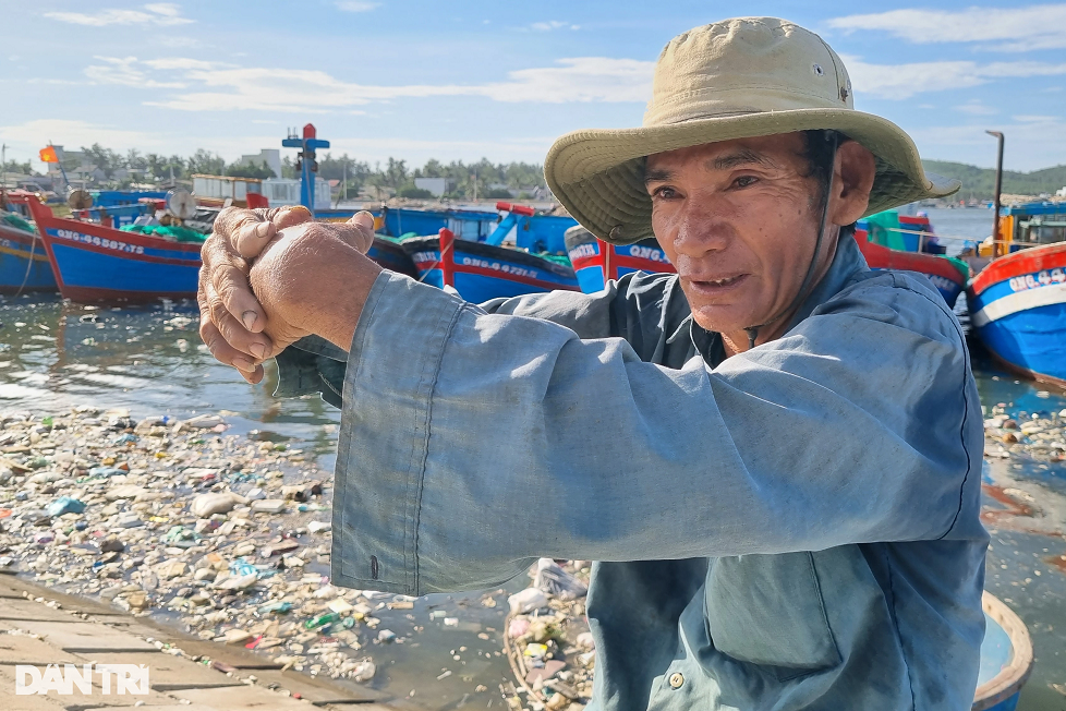 Tàu thuyền mắc cạn giữa 