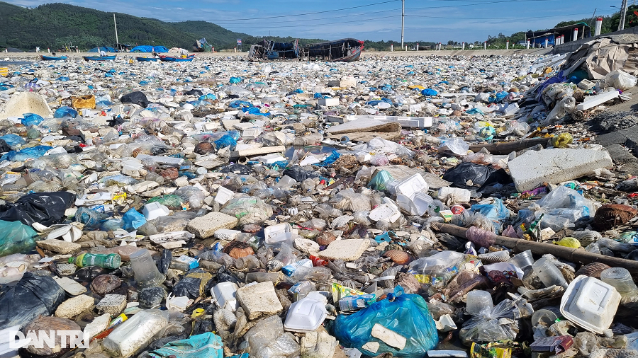 Tàu thuyền mắc cạn giữa 