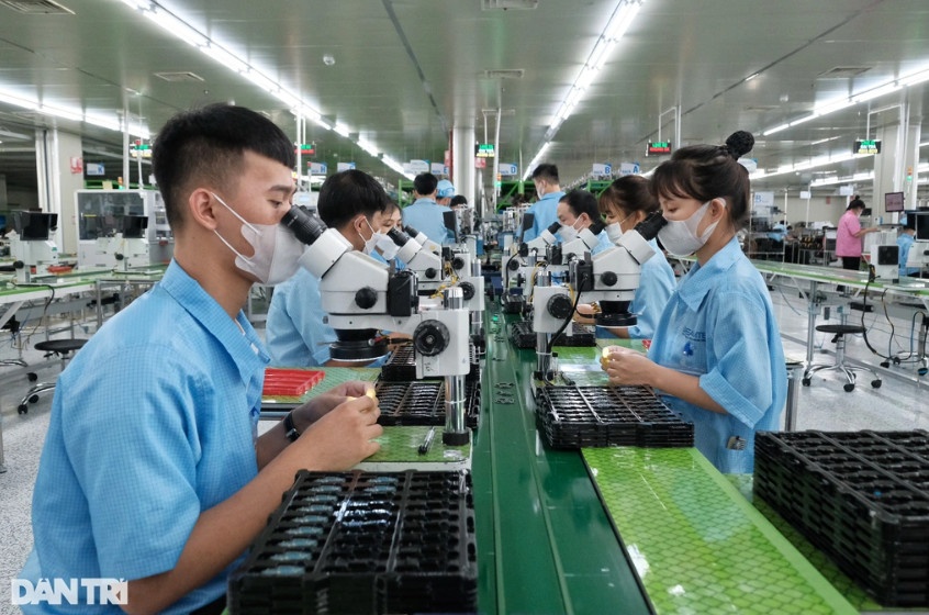 Tiền lương đóng bảo hiểm của người lao động sẽ căn cứ vào lương tối thiểu vùng (Ảnh: Sơn Nguyễn). Tiền lương đóng bảo hiểm của người lao động sẽ căn cứ vào lương tối thiểu vùng (Ảnh: Sơn Nguyễn).