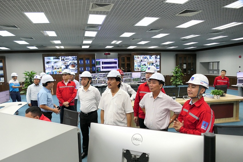 Lãnh đạo Hội DKVN trao quyết định thành lập Hội Dầu khí Bắc Trung Bộ