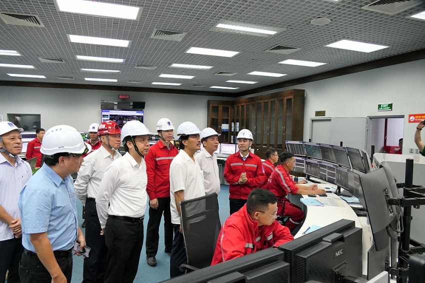 Lãnh đạo Hội DKVN trao quyết định thành lập Hội Dầu khí Bắc Trung Bộ