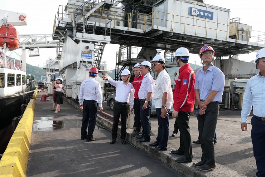 Lãnh đạo Hội DKVN trao quyết định thành lập Hội Dầu khí Bắc Trung Bộ