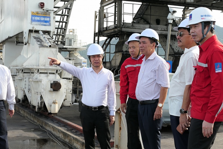 Lãnh đạo Hội DKVN trao quyết định thành lập Hội Dầu khí Bắc Trung Bộ