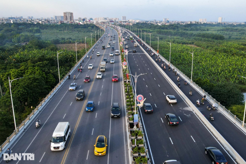 Một tuần sau thông xe giai đoạn 2, cầu Vĩnh Tuy không còn cảnh ùn tắc