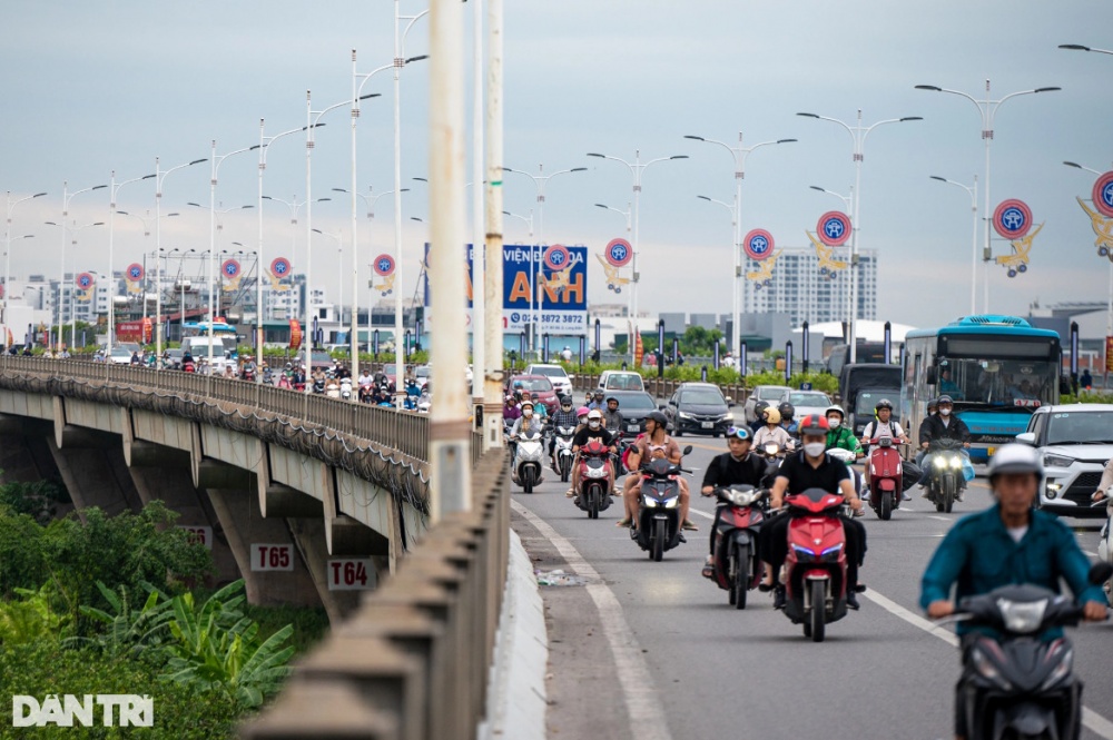 Một tuần sau thông xe giai đoạn 2, cầu Vĩnh Tuy không còn cảnh ùn tắc