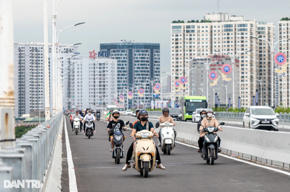 Một tuần sau thông xe giai đoạn 2, cầu Vĩnh Tuy không còn cảnh ùn tắc