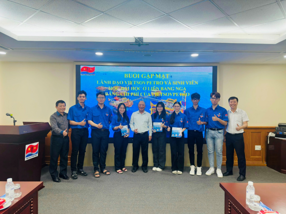 Lãnh đạo Vietsovpetro gặp mặt tân sinh viên được cử đi học tại Liên Bang Nga Lãnh đạo Vietsovpetro gặp mặt tân sinh viên được cử đi học tại Liên bang Nga