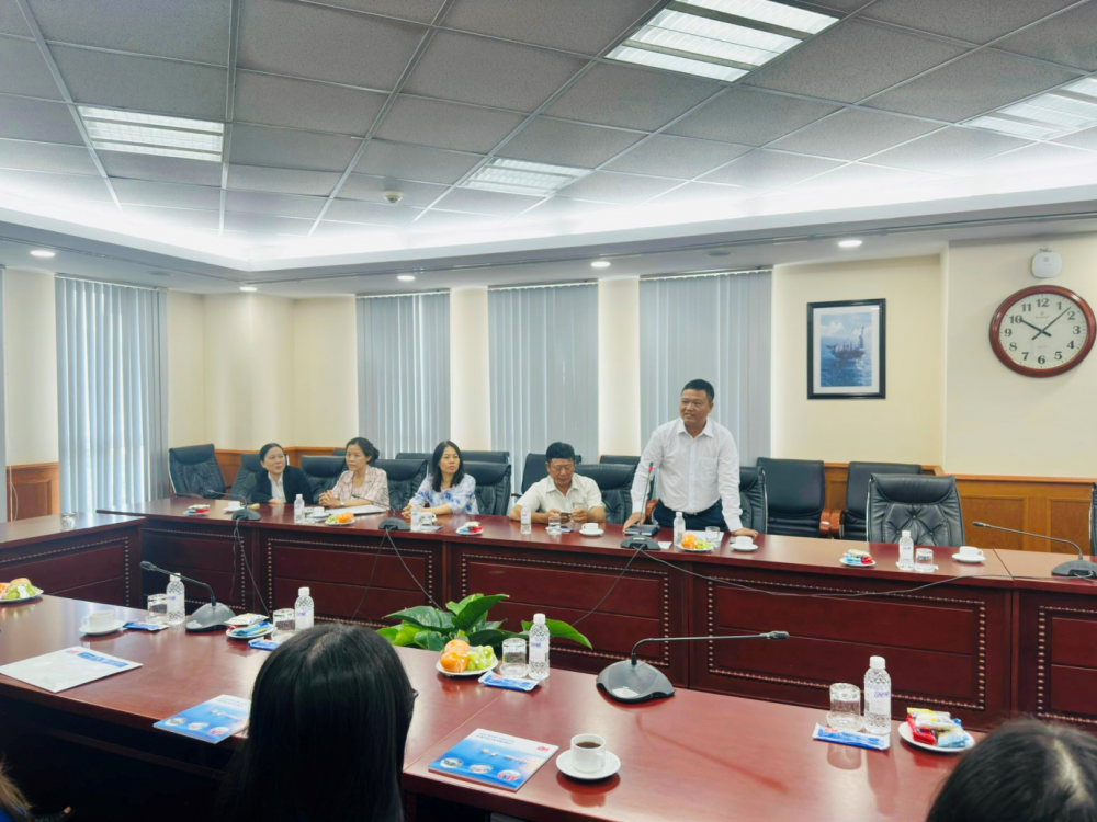 Lãnh đạo Vietsovpetro gặp mặt tân sinh viên được cử đi học tại Liên Bang Nga Lãnh đạo Vietsovpetro gặp mặt tân sinh viên được cử đi học tại Liên bang Nga
