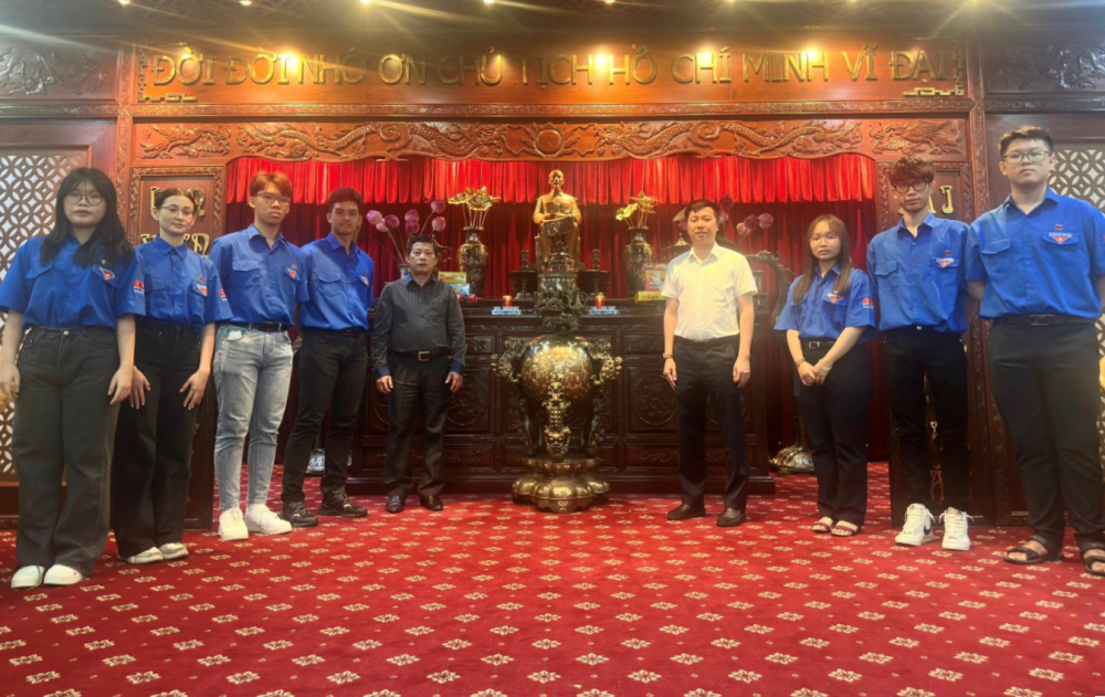 Lãnh đạo Vietsovpetro gặp mặt tân sinh viên được cử đi học tại Liên Bang Nga Lãnh đạo Vietsovpetro gặp mặt tân sinh viên được cử đi học tại Liên bang Nga