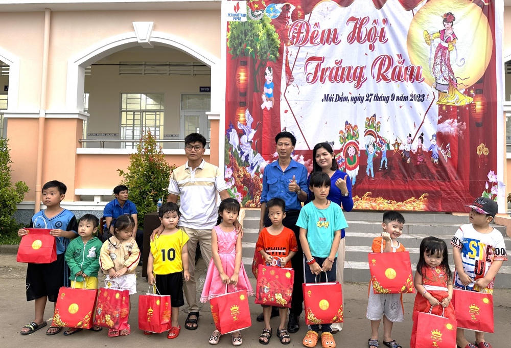 Trung thu đầu tiên ‘Ánh trăng đoàn viên’ tại PVPGB Trung thu đầu tiên ‘Ánh trăng đoàn viên’ tại PVPGB