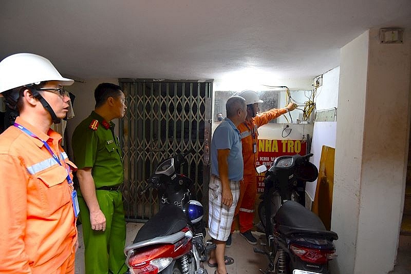 EVNHANOI chủ động tư vấn, hướng dẫn khách hàng sử dụng điện an toàn, phòng chống cháy nổ