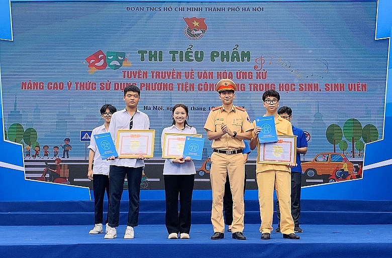 Tuổi trẻ Thủ đô tham gia tuyên truyền, giữ gìn trật tự an toàn giao thông