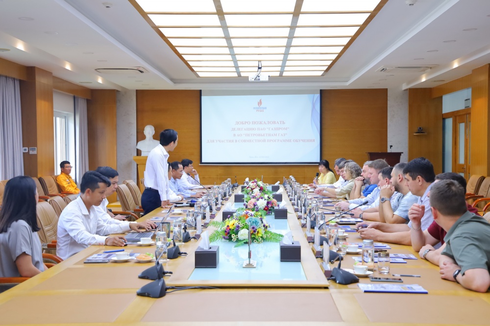 Quang cảnh buổi làm việc, trao đổi kinh nghiệm về công tác quản lý vận hành và bảo dưỡng GPP Dinh Cố