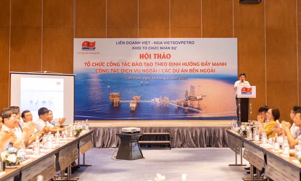 Vietsovpetro tổ chức công tác đào tạo theo định hướng đẩy mạnh công tác dịch vụ ngoài Vietsovpetro tổ chức công tác đào tạo theo định hướng đẩy mạnh công tác dịch vụ ngoài