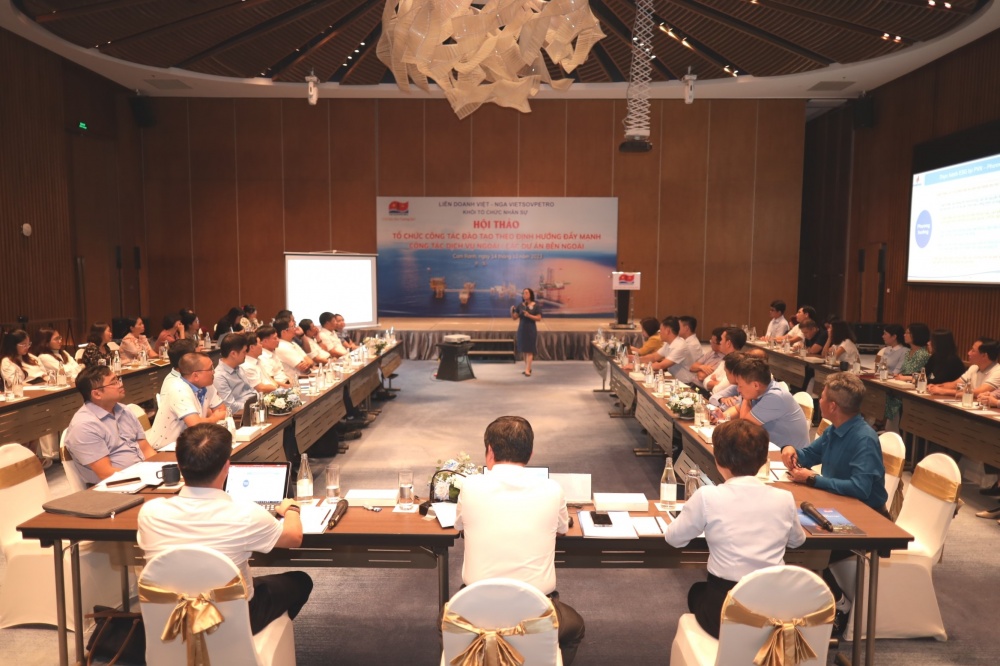 Vietsovpetro tổ chức công tác đào tạo theo định hướng đẩy mạnh công tác dịch vụ ngoài Vietsovpetro tổ chức công tác đào tạo theo định hướng đẩy mạnh công tác dịch vụ ngoài