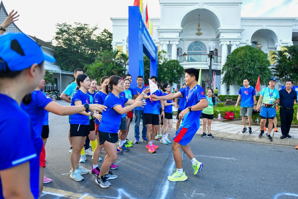 Sôi động Giải chạy tiếp sức BSR EKIDEN 2023 Sôi động Giải chạy tiếp sức BSR EKIDEN 2023