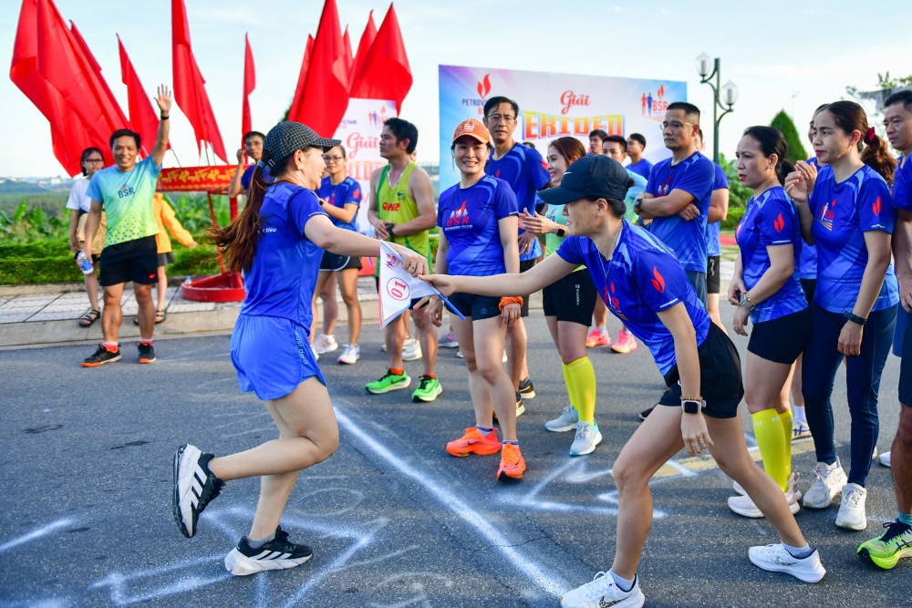 Sôi động Giải chạy tiếp sức BSR EKIDEN 2023 Sôi động Giải chạy tiếp sức BSR EKIDEN 2023