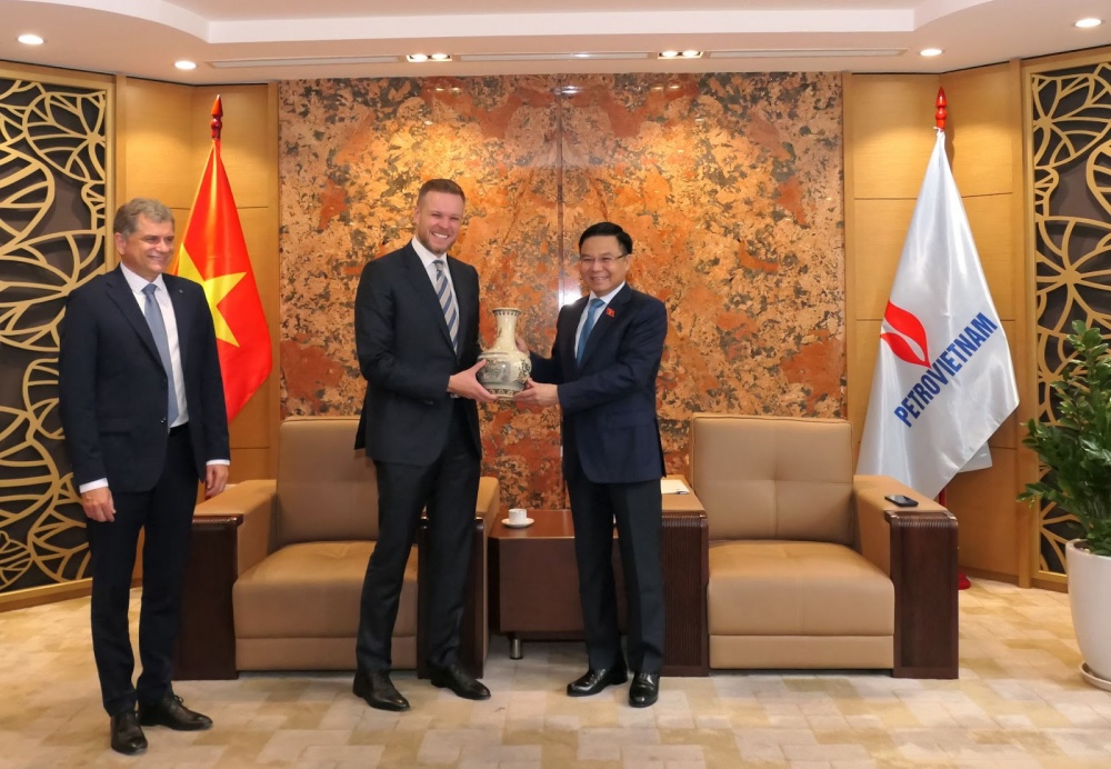 Tổng Giám đốc Petrovietnam Lê Mạnh Hùng tiếp đoàn Bộ Ngoại giao và lãnh đạo Công ty Dầu khí Quốc gia Lithuania