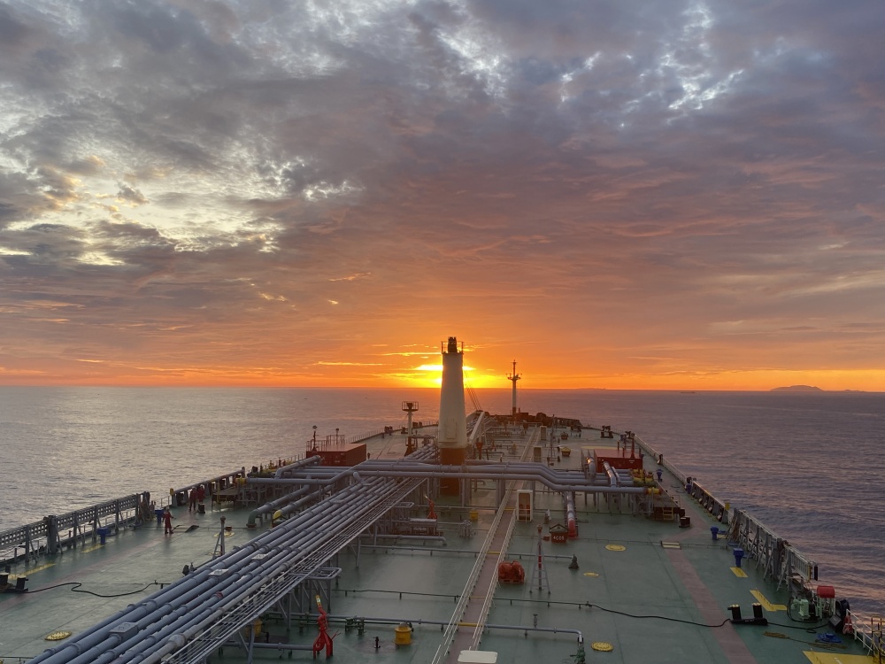 Tác phẩm dự thi "Petrovietnam trong tôi": Bộ ảnh "Biển lặng", tác giả Trần Ngọc Thường (PVTRANS)