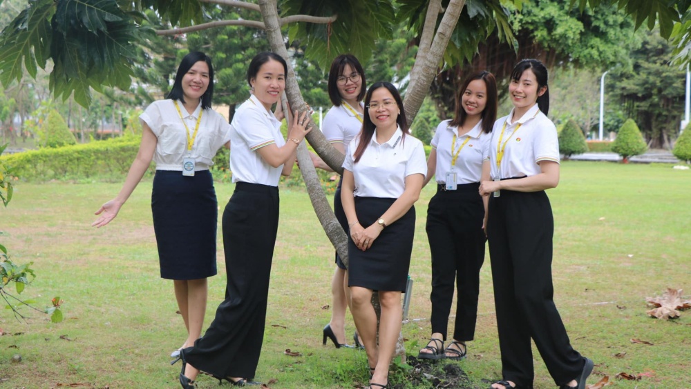 14-TTKT-AB-0002-05: Dưới bóng cây sa kê.