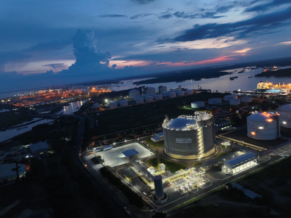 16-NHT-AD-0001: Kho cảng LNG Thị Vải về đêm.