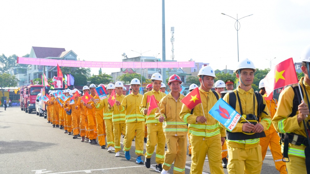 16-PHN-AB-0002-01: Đoàn diễu hành  Khí Vũng Tàu.