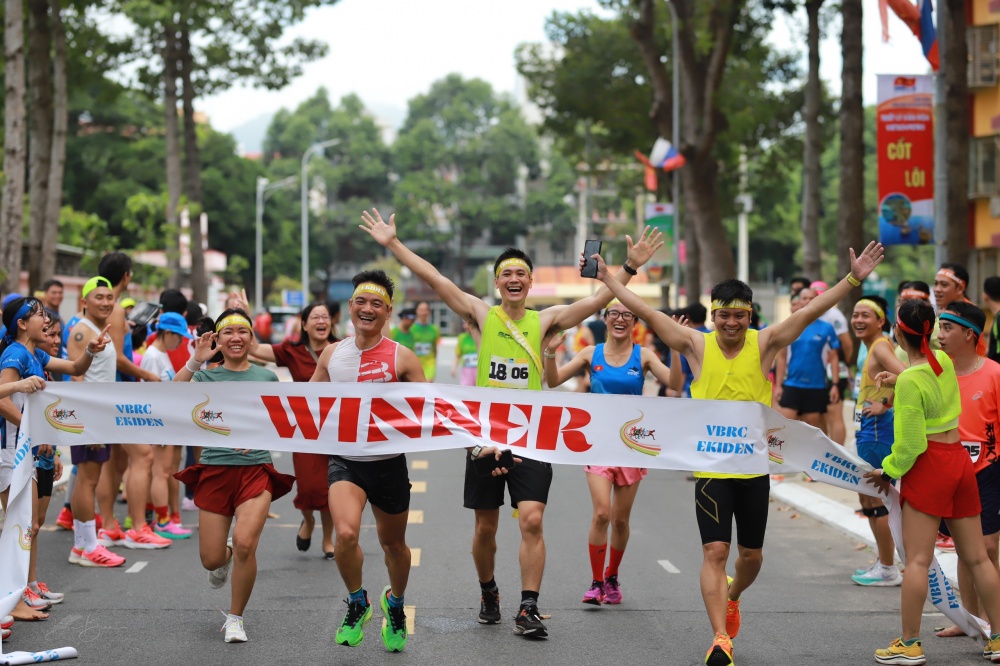 09-NTN-AB-0001-04: CBCNV trong khu tập thể tổ chức giải chạy.