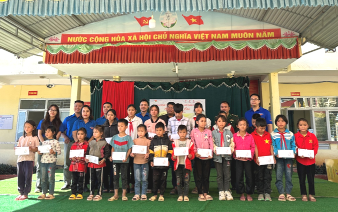 Đoàn Thanh niên VPI, PVChem, PVPGB, FECON tổ chức chương trình đào tạo thực địa kết hợp an sinh xã hội tại Hà Giang Đoàn Thanh niên VPI, PVChem, PVPGB, FECON tổ chức chương trình đào tạo thực địa kết hợp an sinh xã hội tại Hà Giang
